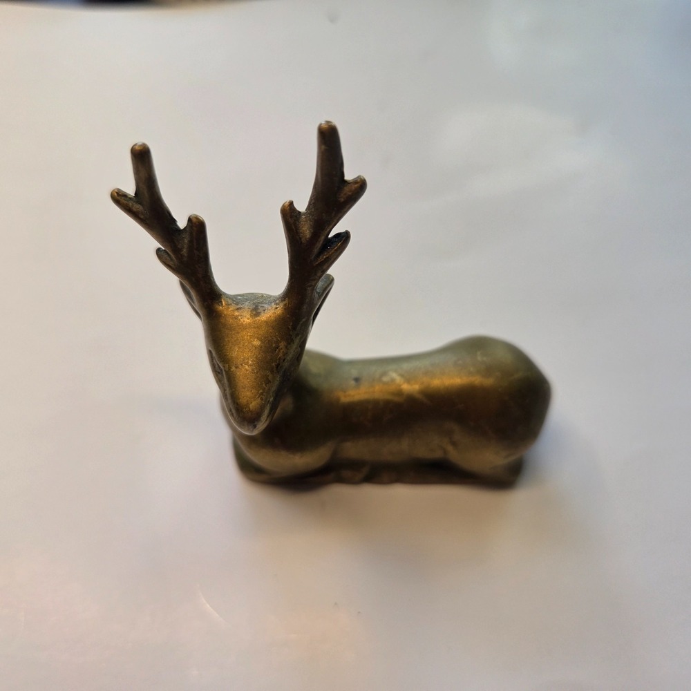 Vintage Solid Brass Deer Reindeer Caribou Buck Laying Down 2 1/8" x 2.5" - Picture 8 of 9